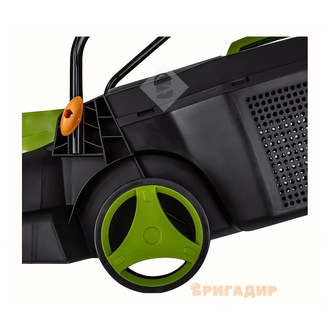 Газонокосарка ProCraft NM-1600 в дії